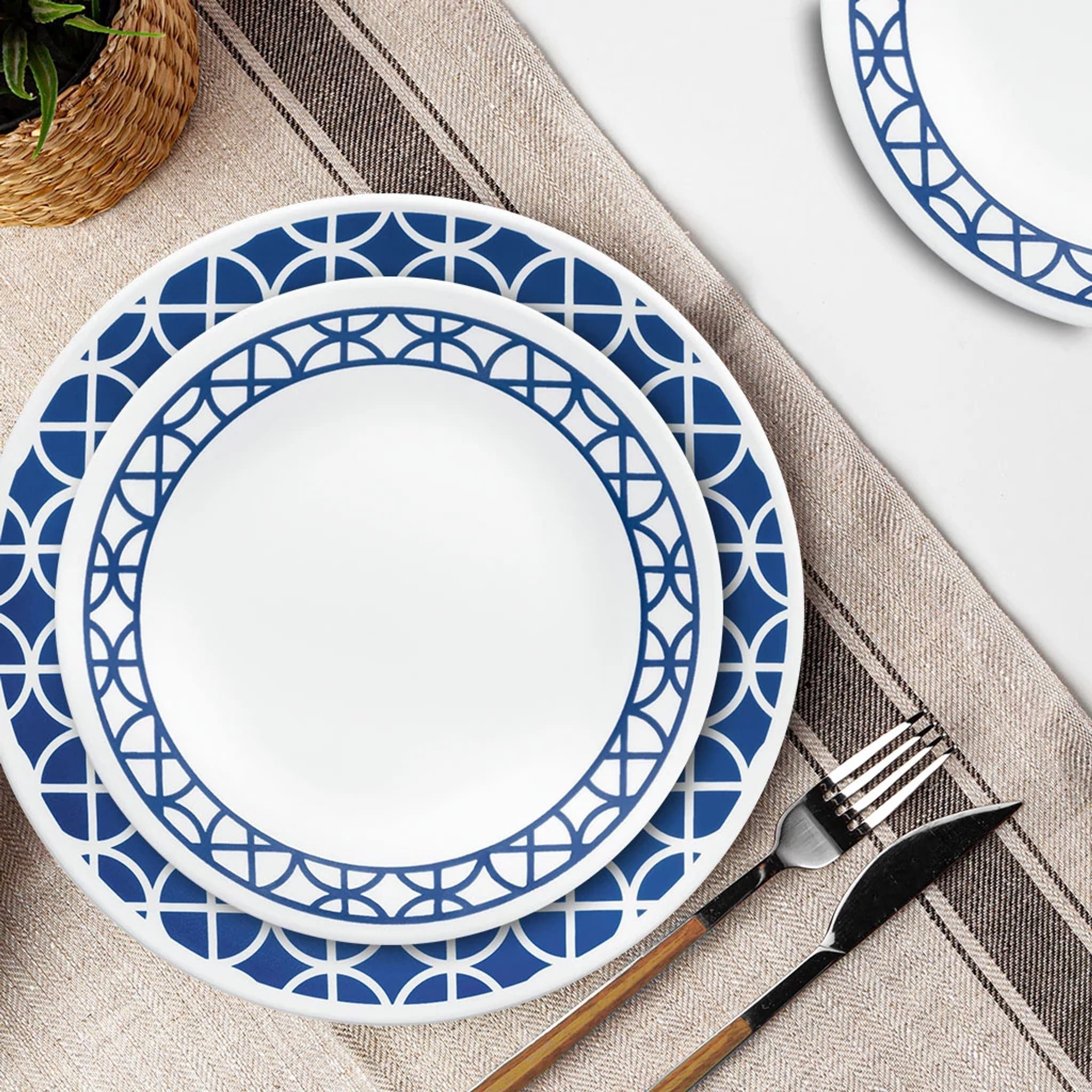 Corelle® Cobalt Circles 16-piece Mugless Dinnerware Set. Service of 4