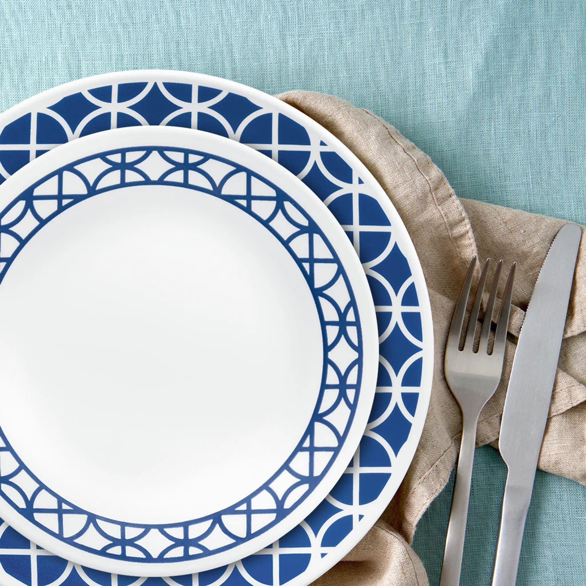 Corelle® Cobalt Circles 16-piece Mugless Dinnerware Set. Service of 4