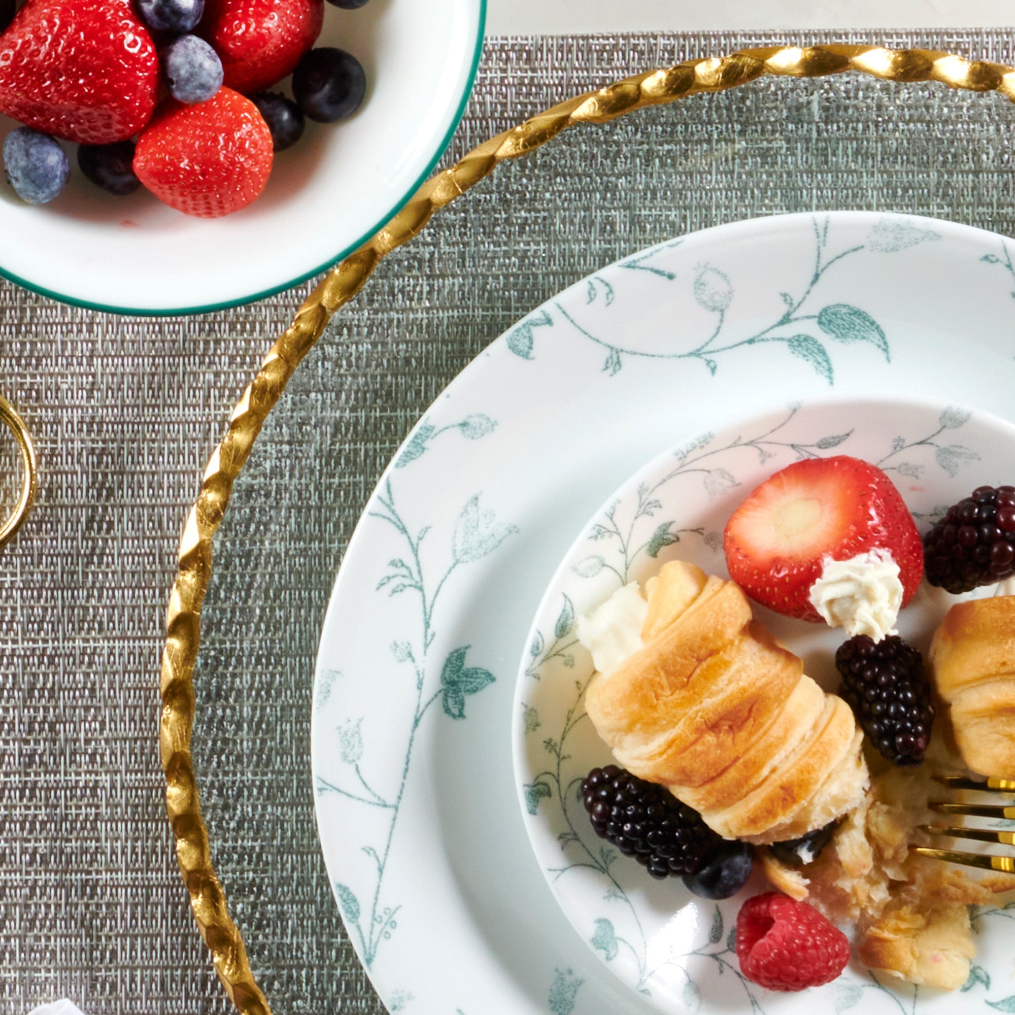 Corelle® Chambord 18-piece Dinnerware Set. Service for 6